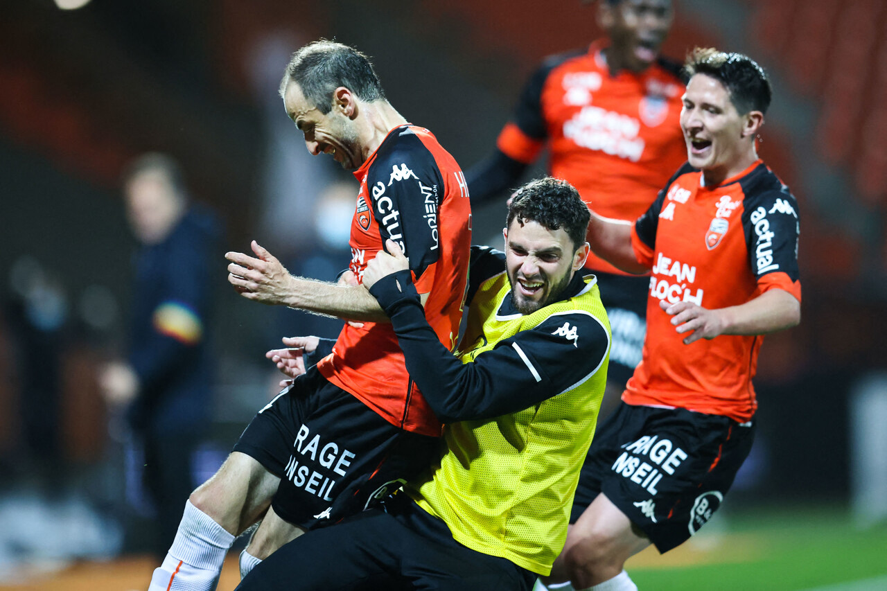 Jérôme Hergault congratulated by Thomas Monconduit and Laurent Abergel after his but against FC Metz on May 16, 2021.